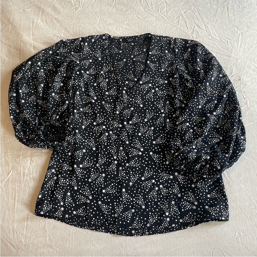 NWT Vici Black and White star celestial Patterned Women's bell sleeve Top small